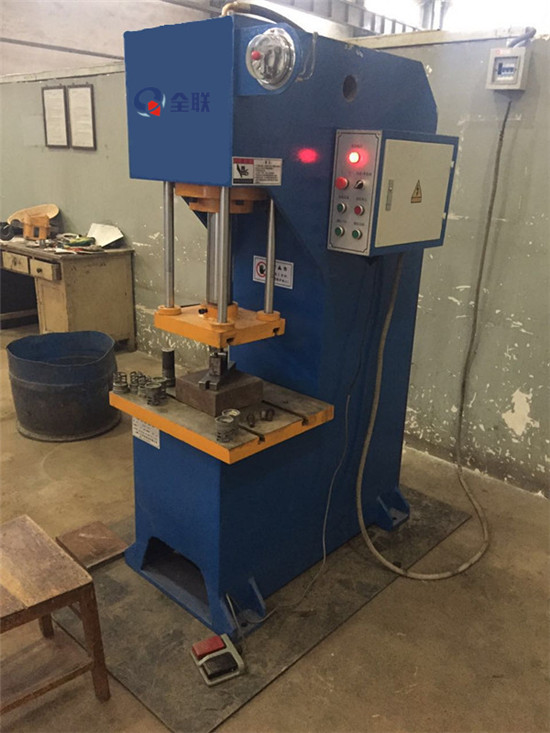 單(dan)柱液壓(yā)機