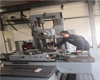 大修改(gǎi)造瑞士迪(dí)西750高精度(dù)液壓坐标(biao)镗床項目(mu)