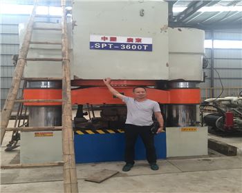 四柱液壓(ya)機維修改(gǎi)造